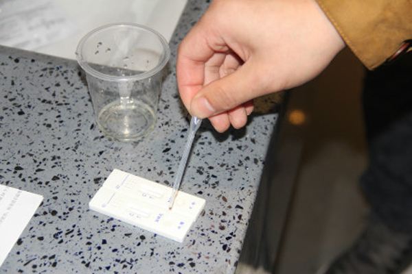 【验孕】怀孕多久尿检能看出来？尿检的准吗？